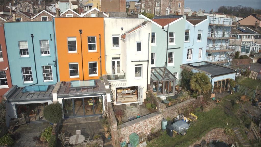 21 Cliftonwoodcresent79.jpg