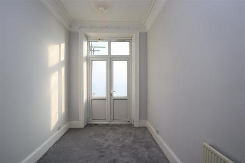 2 bedroom apartment to rent, West Hill Road, St Leonards on Sea