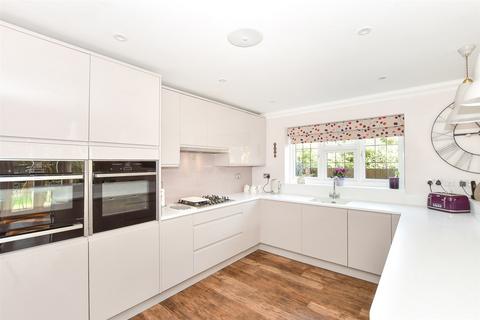 Little Mead Farm Close, Warnham, Horsham, RH12 3QT