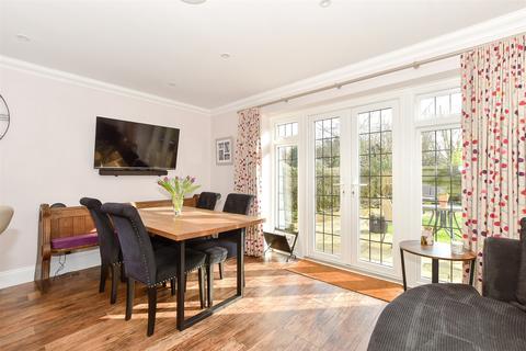 Little Mead Farm Close, Warnham, Horsham, RH12 3QT
