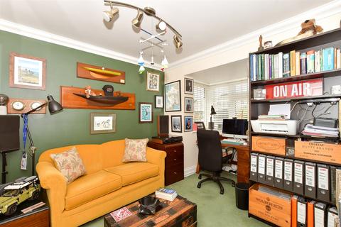 Little Mead Farm Close, Warnham, Horsham, RH12 3QT