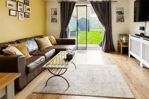14 Beagle Drive, Ford, Arundel, BN18 0NY