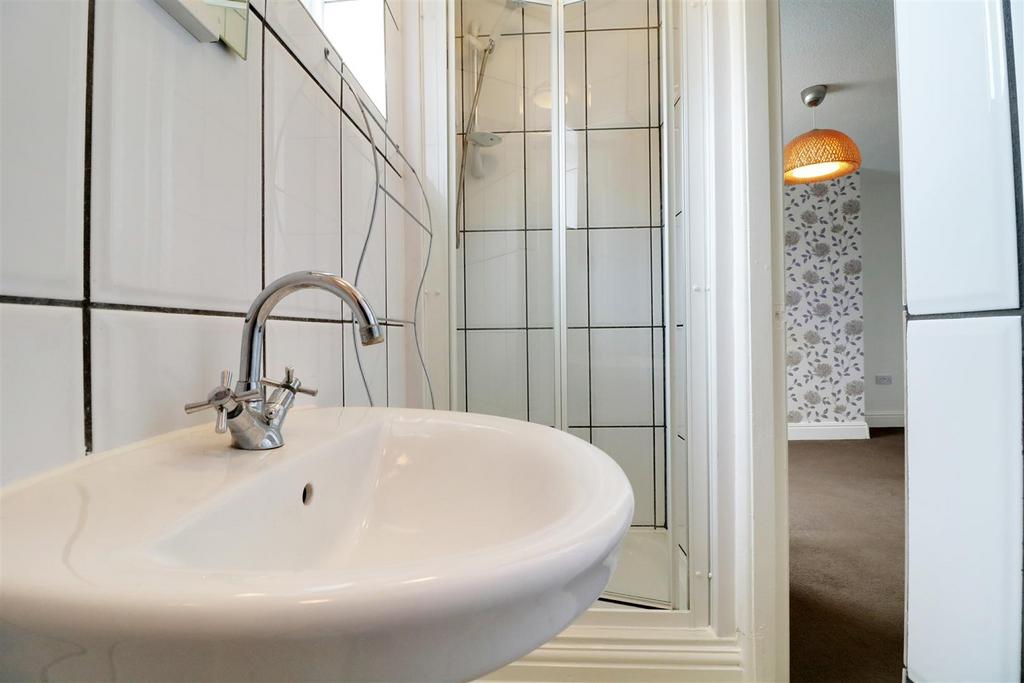 Ensuite shower room.jpg