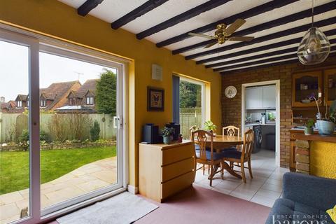 23 Foxmoor Close, Oakley, Basingstoke, RG23 7BQ