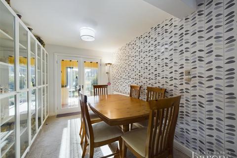 23 Foxmoor Close, Oakley, Basingstoke, RG23 7BQ