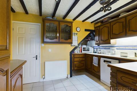 23 Foxmoor Close, Oakley, Basingstoke, RG23 7BQ