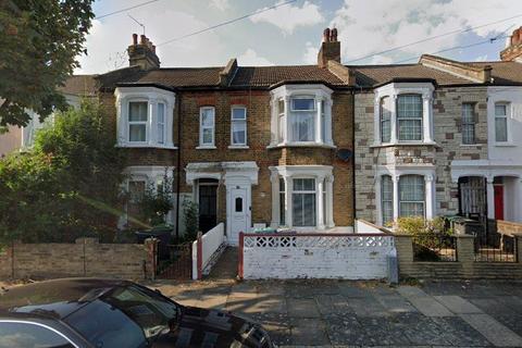 3 bedroom terraced house to rent, Grove Park Road, Tottenham