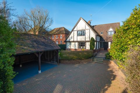 4 bedroom detached house for sale, Canterbury Road, Kennington