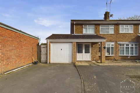 3 bedroom semi-detached house for sale, Rannoch Close, Hinckley