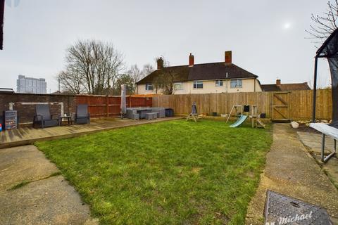 3 bedroom semi-detached house for sale, Thame Road, Aylesbury, Buckinghamshire