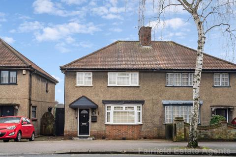 3 bedroom semi-detached house to rent, Blackwell Drive, Oxhey