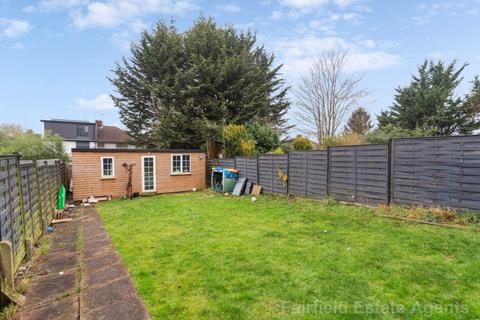 3 bedroom semi-detached house to rent, Blackwell Drive, Oxhey