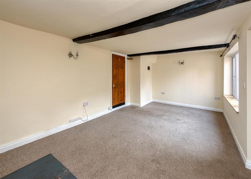 7 Kennels Lane-lounge1.jpg