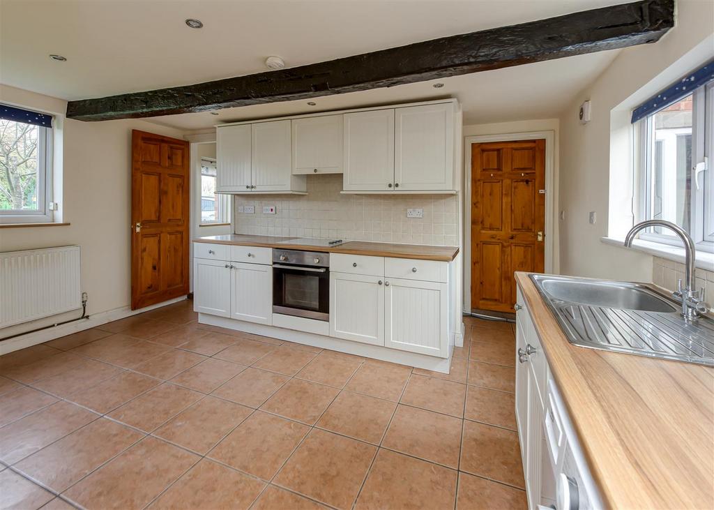 7 Kennels Lane-kitchen2.jpg