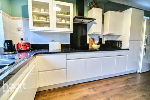 6 Holyrood Road, Doncaster, DN2 5HR