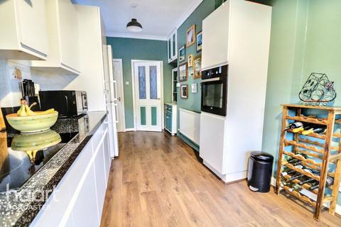 6 Holyrood Road, Doncaster, DN2 5HR
