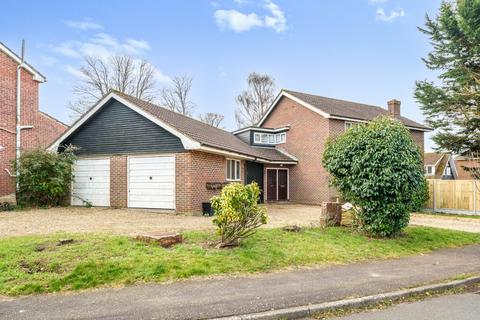 4 bedroom detached house to rent, Murray Road, Hampshire PO8