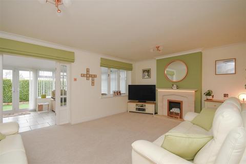 7 Griffiths Drive, Wombourne, Wolverhampton, WV5 0JW