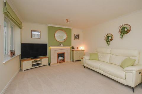 7 Griffiths Drive, Wombourne, Wolverhampton, WV5 0JW