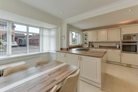 7 Griffiths Drive, Wombourne, Wolverhampton, WV5 0JW