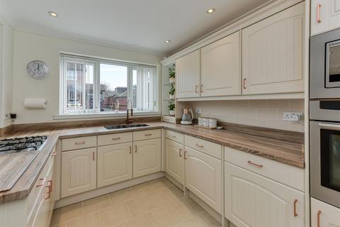 7 Griffiths Drive, Wombourne, Wolverhampton, WV5 0JW