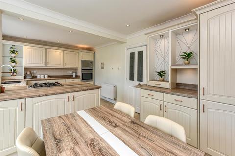 7 Griffiths Drive, Wombourne, Wolverhampton, WV5 0JW