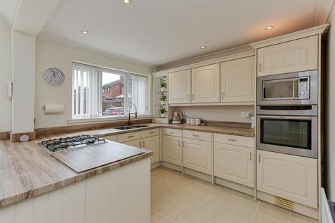 7 Griffiths Drive, Wombourne, Wolverhampton, WV5 0JW