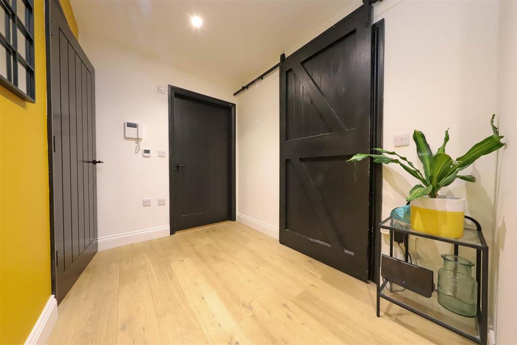 Nicholas james wilbury mews hallway.jpg
