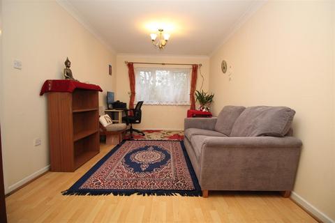 1 bedroom flat to rent, Longmere Road, Northgate, Crawley, West Sussex. RH10 8LP