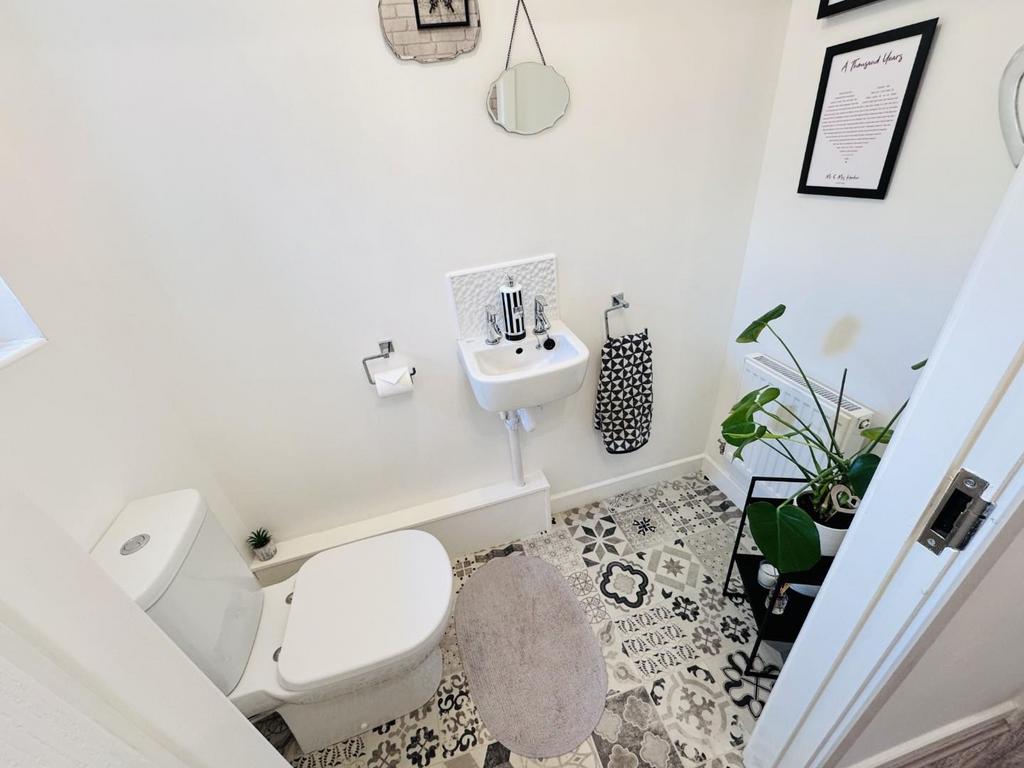 Cloakroom/wc