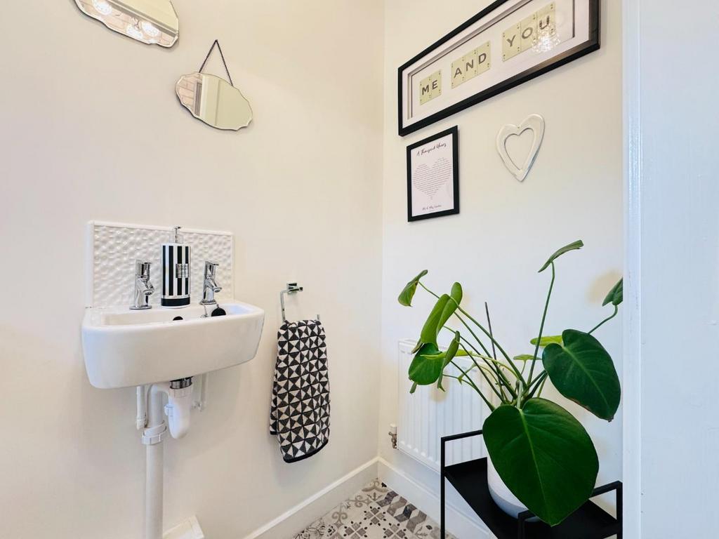 Cloakroom/wc