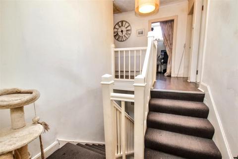 3 bedroom flat for sale, Station Road, Law