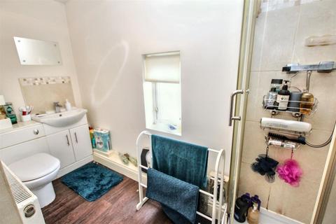 3 bedroom flat for sale, Station Road, Law