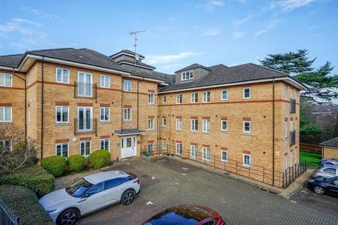 Flat 17, Smeathman Court Heath Lane, Hemel Hempstead, HP1 1AH