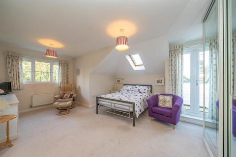 Flat 17, Smeathman Court Heath Lane, Hemel Hempstead, HP1 1AH
