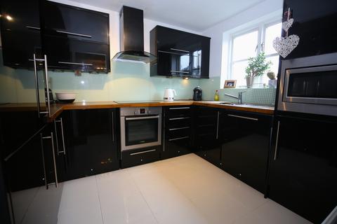 2 bedroom flat to rent, Riverdene Place, Southampton SO18