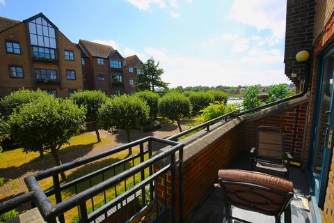 2 bedroom flat to rent, Riverdene Place, Southampton SO18