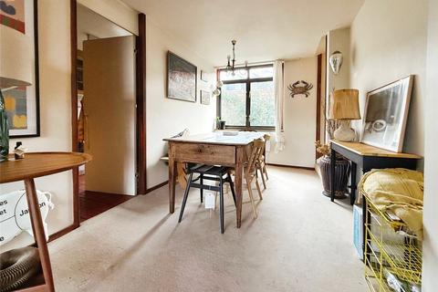 61 Edinburgh Gardens, Windsor, SL4 2AW
