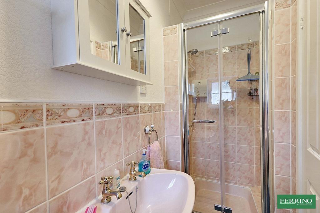 Bedroom 2 En-suite