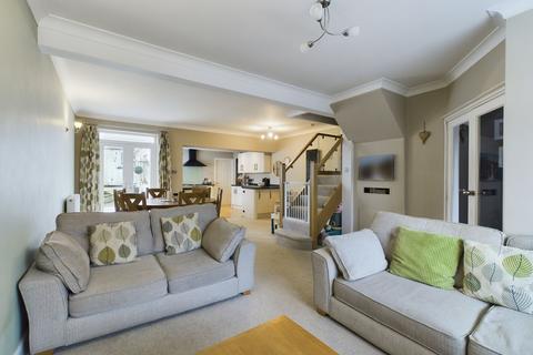 17 Fitzroy Avenue, Ebbw Vale, NP23 5LN