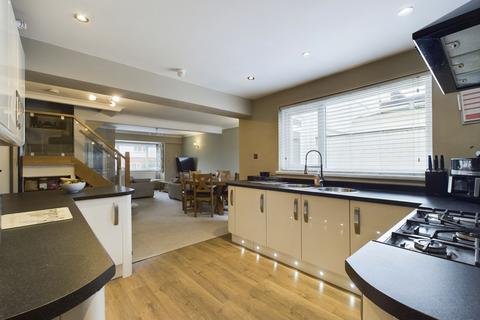 17 Fitzroy Avenue, Ebbw Vale, NP23 5LN
