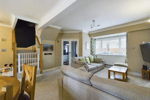 17 Fitzroy Avenue, Ebbw Vale, NP23 5LN