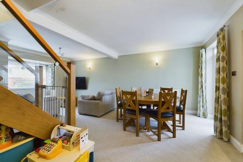 17 Fitzroy Avenue, Ebbw Vale, NP23 5LN