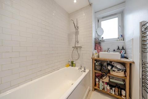 1 bedroom flat for sale, Burbage Close, Southwark