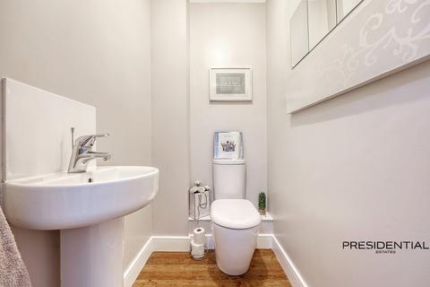 75 The Square, Loughton, IG10 3FE