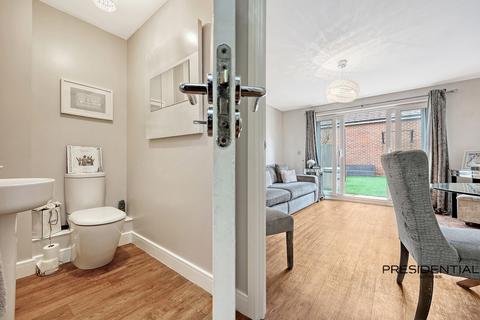 75 The Square, Loughton, IG10 3FE