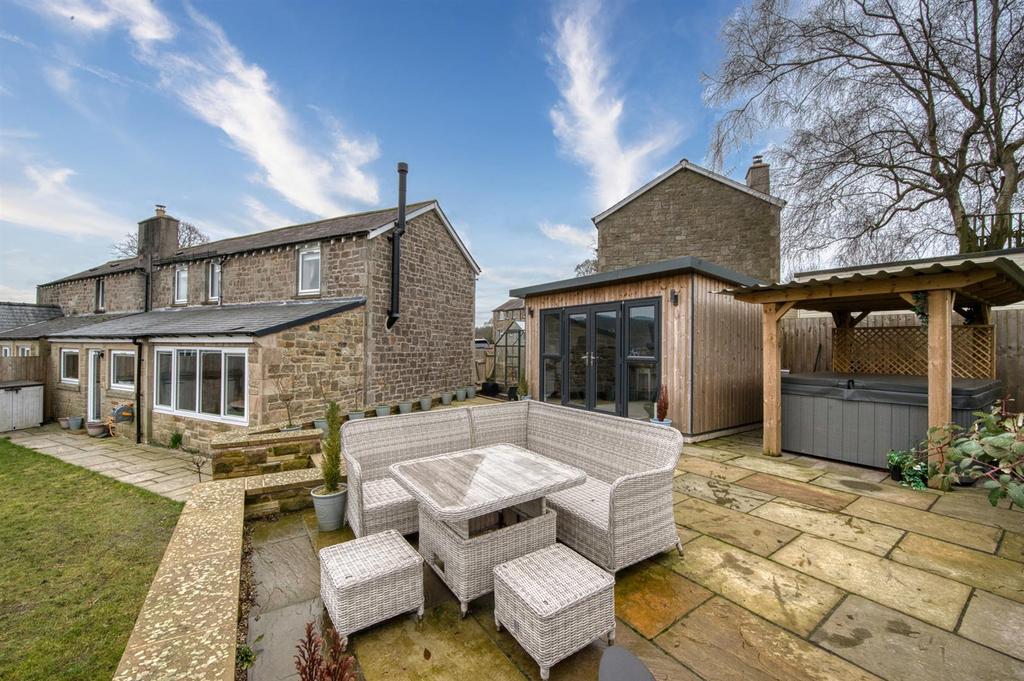 West End, Baslow, Bakewell 3 bed semi-detached house - £485,000