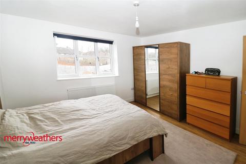 112a Browning Road, Rotherham, S65 2NW