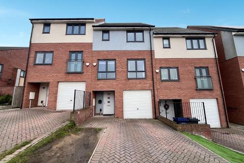 3 bedroom townhouse for sale, Featherwood Avenue, The Rise, Newcastle upon Tyne, NE15