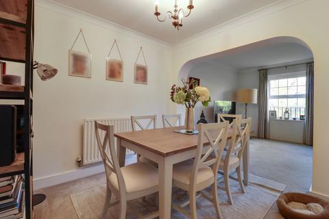 4 bedroom townhouse for sale, Thorne Close, Claygate, KT10